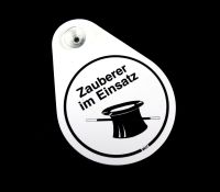 Zauberer im Einsatz (Schild)